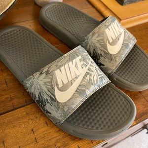Nike Benassi Dark Gray Women’s Sandals Size 10